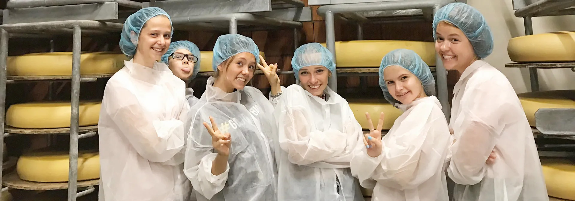 Cheese factory: Excursion with a guide to one of the numerous cheese dairies in the Allgäu. This is an example on how the students learn outside of class.